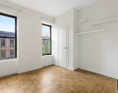 East 89 Street - Photo Thumbnail 3