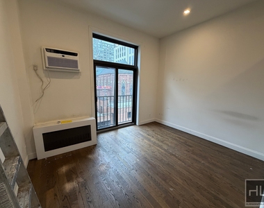 East 80 Street - Photo Thumbnail 6