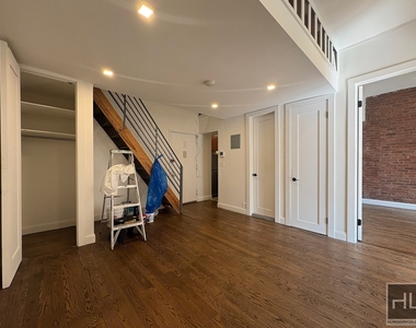 East 80 Street - Photo Thumbnail 1