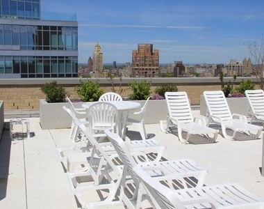 East 75th Street - Photo Thumbnail 4