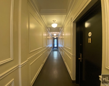 West 52nd Street - Photo Thumbnail 5