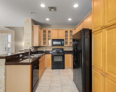 13746 W Cypress Street - Photo Thumbnail 6