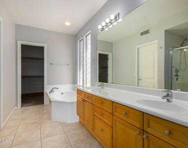 13746 W Cypress Street - Photo Thumbnail 12