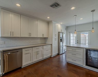 331 W Edgemont Avenue - Photo Thumbnail 13