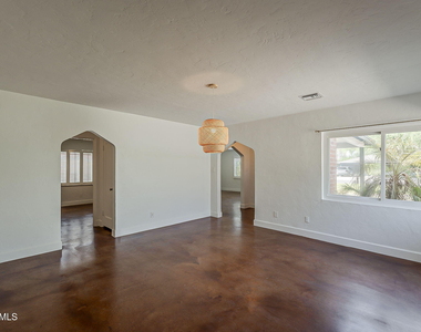 331 W Edgemont Avenue - Photo Thumbnail 11