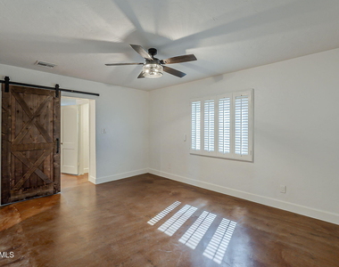 331 W Edgemont Avenue - Photo Thumbnail 25