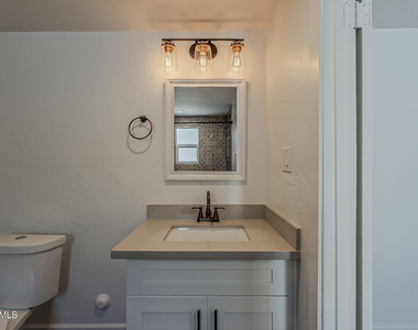 331 W Edgemont Avenue - Photo Thumbnail 37