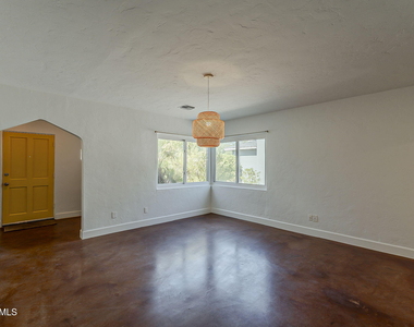 331 W Edgemont Avenue - Photo Thumbnail 12