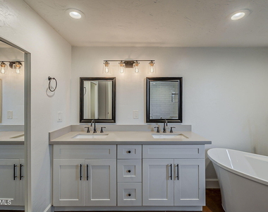 331 W Edgemont Avenue - Photo Thumbnail 30