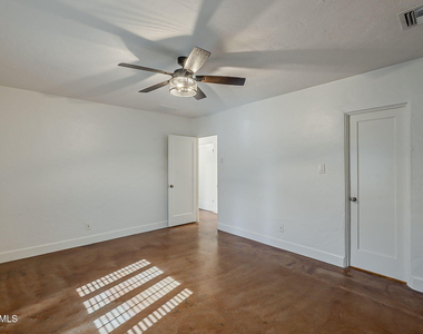 331 W Edgemont Avenue - Photo Thumbnail 27