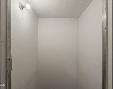 331 W Edgemont Avenue - Photo Thumbnail 24