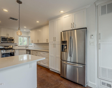 331 W Edgemont Avenue - Photo Thumbnail 19