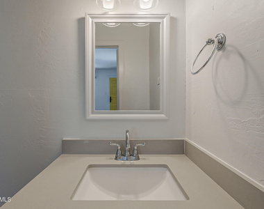 331 W Edgemont Avenue - Photo Thumbnail 53