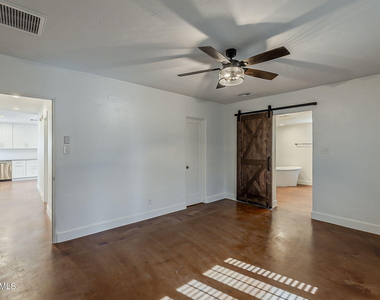 331 W Edgemont Avenue - Photo Thumbnail 26