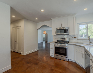 331 W Edgemont Avenue - Photo Thumbnail 15