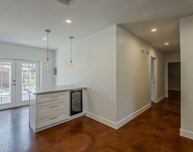 331 W Edgemont Avenue - Photo Thumbnail 16