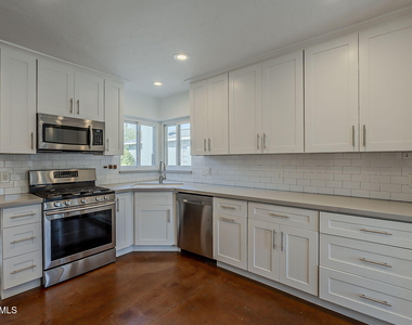 331 W Edgemont Avenue - Photo Thumbnail 14