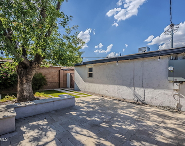 331 W Edgemont Avenue - Photo Thumbnail 46