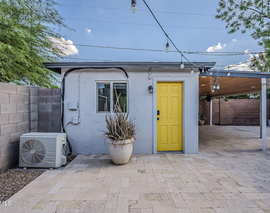 331 W Edgemont Avenue - Photo Thumbnail 40