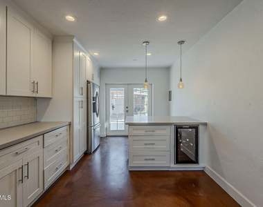 331 W Edgemont Avenue - Photo Thumbnail 17