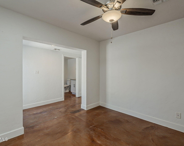 331 W Edgemont Avenue - Photo Thumbnail 34