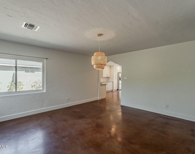 331 W Edgemont Avenue - Photo Thumbnail 9