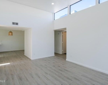 16041 N 31st Street - Photo Thumbnail 5