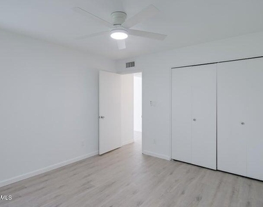 16041 N 31st Street - Photo Thumbnail 8