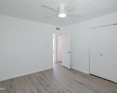 16041 N 31st Street - Photo Thumbnail 9