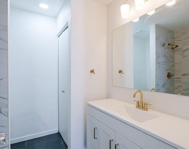 16041 N 31st Street - Photo Thumbnail 12