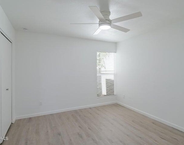 16041 N 31st Street - Photo Thumbnail 10