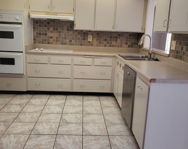 18019 N 132nd Avenue - Photo Thumbnail 11