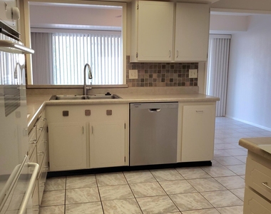 18019 N 132nd Avenue - Photo Thumbnail 12