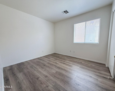 14330 N 129th Avenue - Photo Thumbnail 9