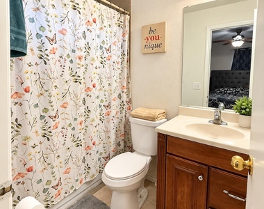 8634 W Mariposa Drive - Photo Thumbnail 4