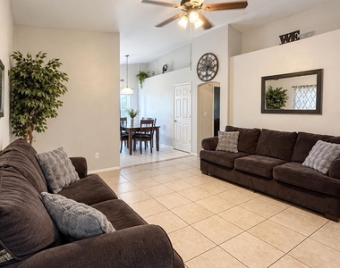 8634 W Mariposa Drive - Photo Thumbnail 2