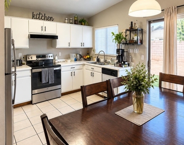 8634 W Mariposa Drive - Photo Thumbnail 1