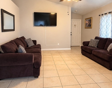 8634 W Mariposa Drive - Photo Thumbnail 7
