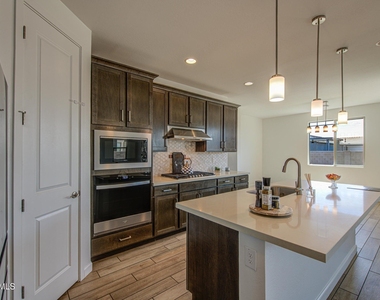 11341 E Ulysses Avenue - Photo Thumbnail 9