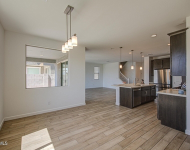 11341 E Ulysses Avenue - Photo Thumbnail 14