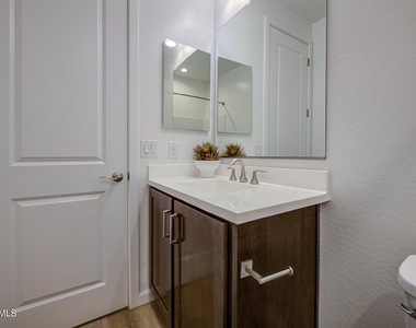11341 E Ulysses Avenue - Photo Thumbnail 51