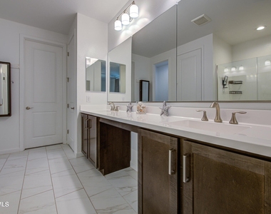 11341 E Ulysses Avenue - Photo Thumbnail 30