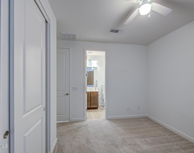 11341 E Ulysses Avenue - Photo Thumbnail 35