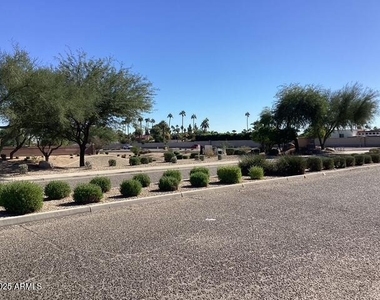 13612 W Windsor Boulevard - Photo Thumbnail 4