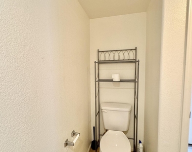 3040 E Wahalla Lane - Photo Thumbnail 11
