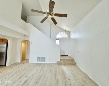 3040 E Wahalla Lane - Photo Thumbnail 2