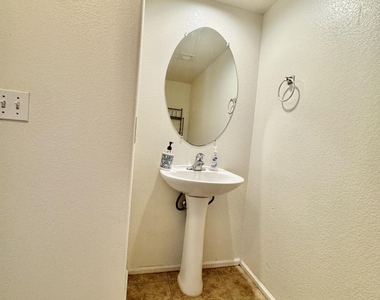 3040 E Wahalla Lane - Photo Thumbnail 10