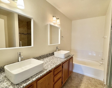3040 E Wahalla Lane - Photo Thumbnail 23