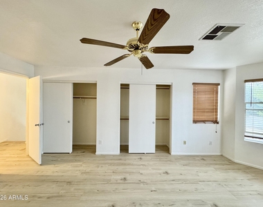 3040 E Wahalla Lane - Photo Thumbnail 21