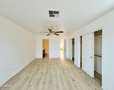 3040 E Wahalla Lane - Photo Thumbnail 22